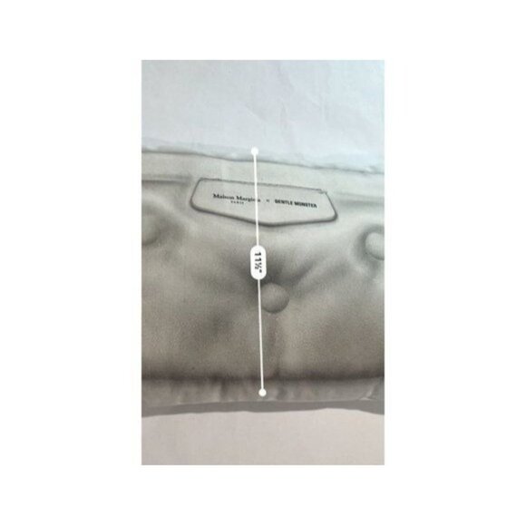Maison Margiela x Gentle Monster Pillow in White - Picture 4 of 5